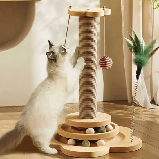 Griffoir pour chat avec boules suspendues et jouets interactifs - universmiaou